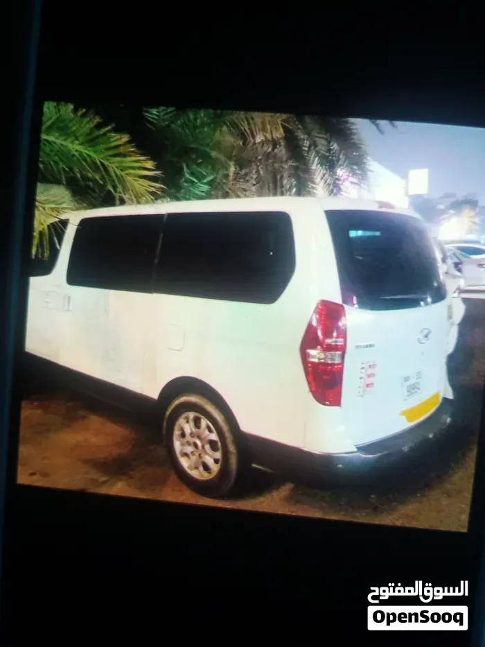 Hyundai H1 2013 photo 2