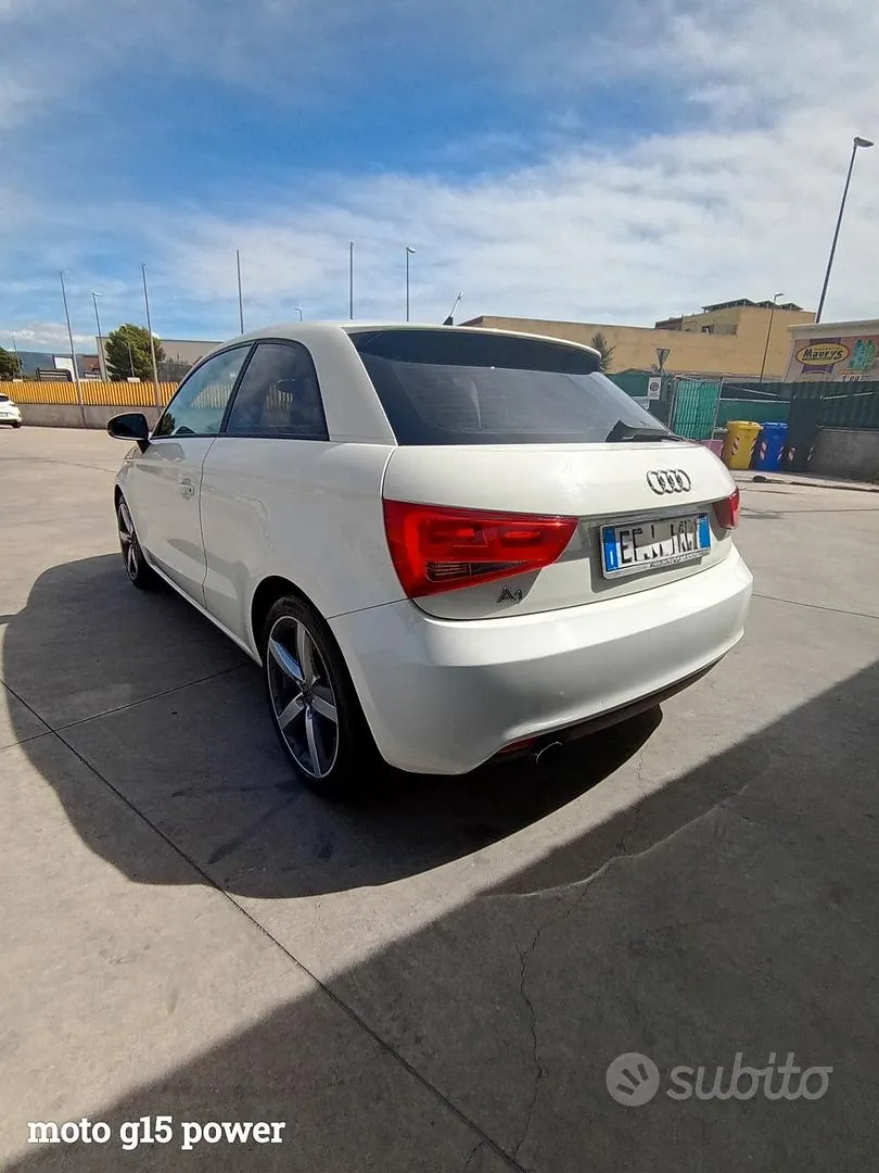 Audi A1 2010 photo 2