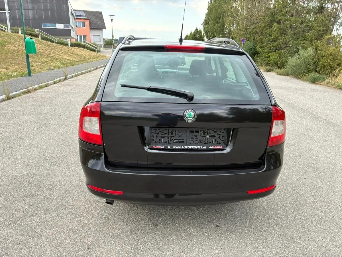 Skoda Octavia 2010 photo 3