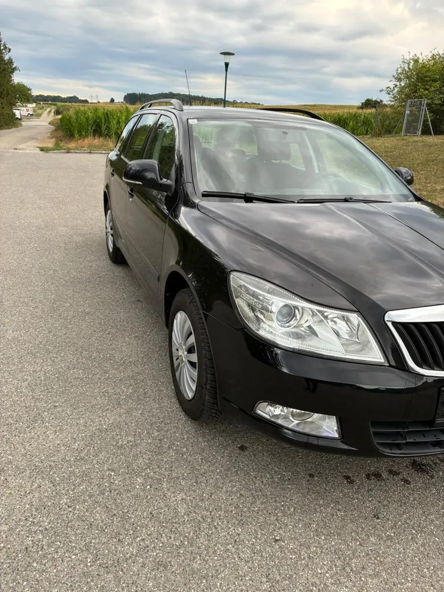 Skoda Octavia 2010 photo 2