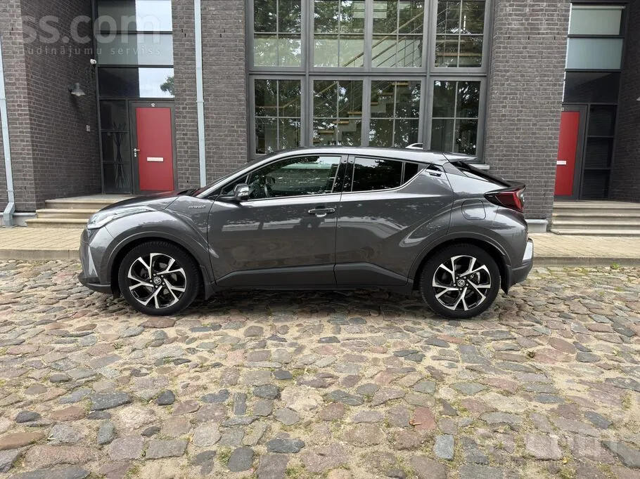 Toyota C-Hr 2021 photo 2