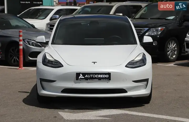 Tesla Model 3 2021 photo 2