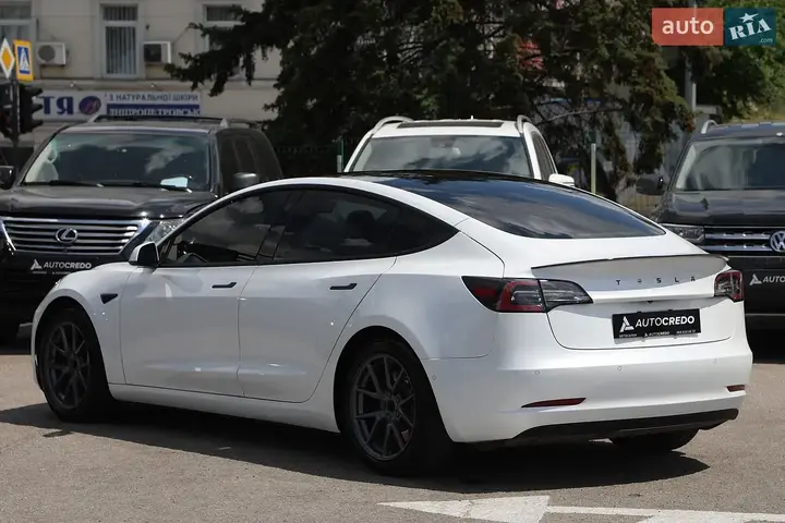 Tesla Model 3 2021 photo 3