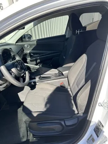 Hyundai Elantra 2024 photo 3