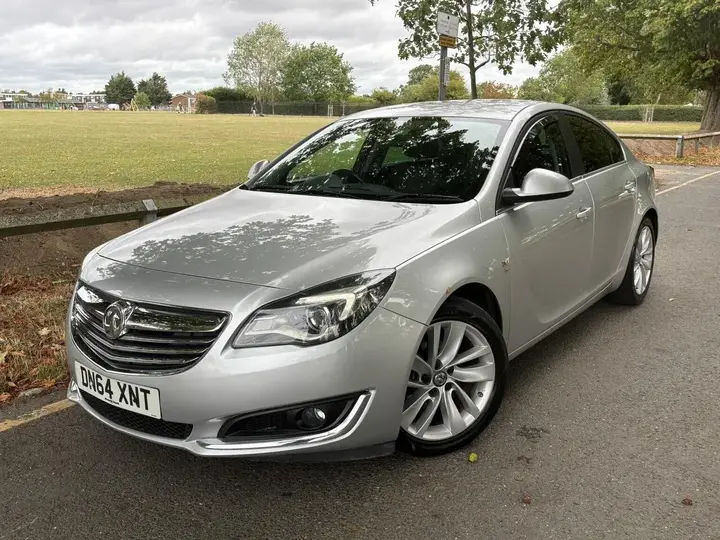 Vauxhall Insignia 2014 photo 2