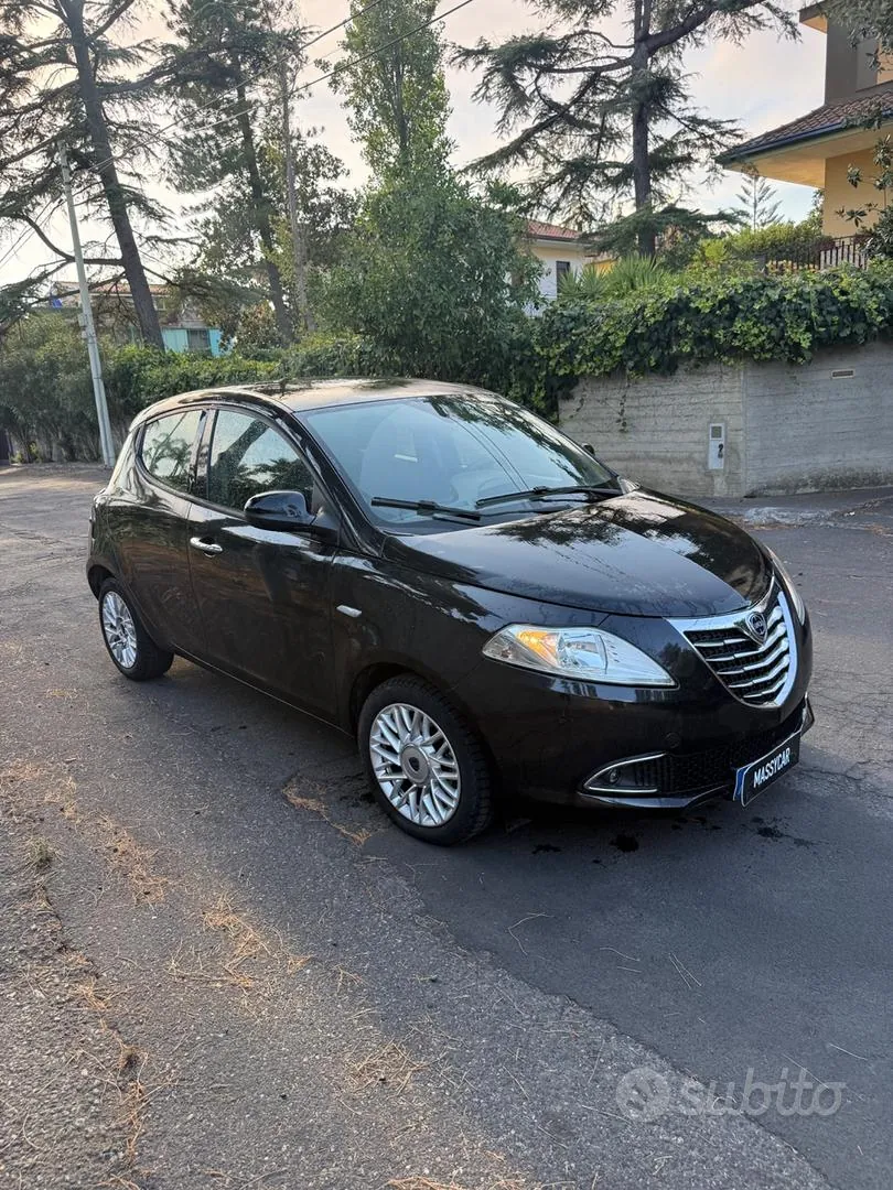 Lancia Ypsilon 2015 photo 2