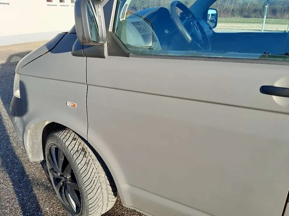 Volkswagen T5 2010 photo 2