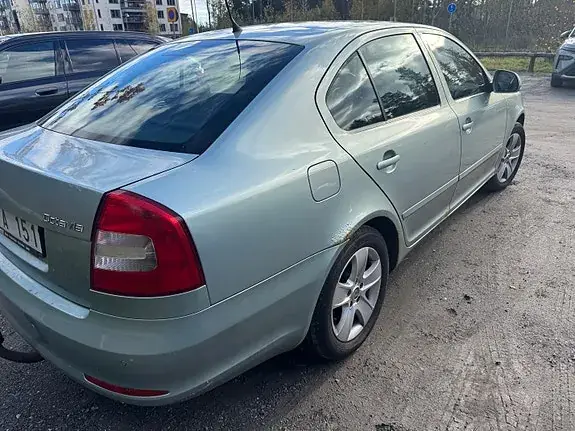 Skoda Octavia 2009 photo 2