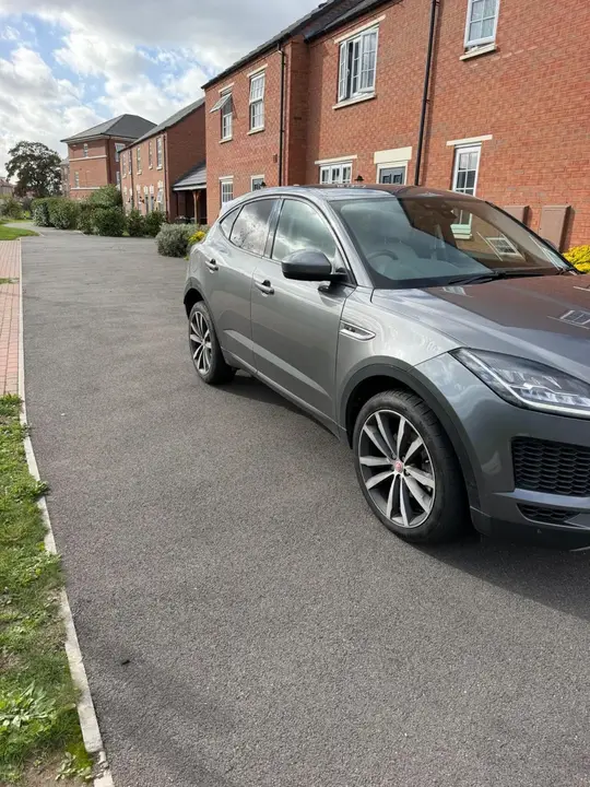 Jaguar E-Pace 2018 photo 2