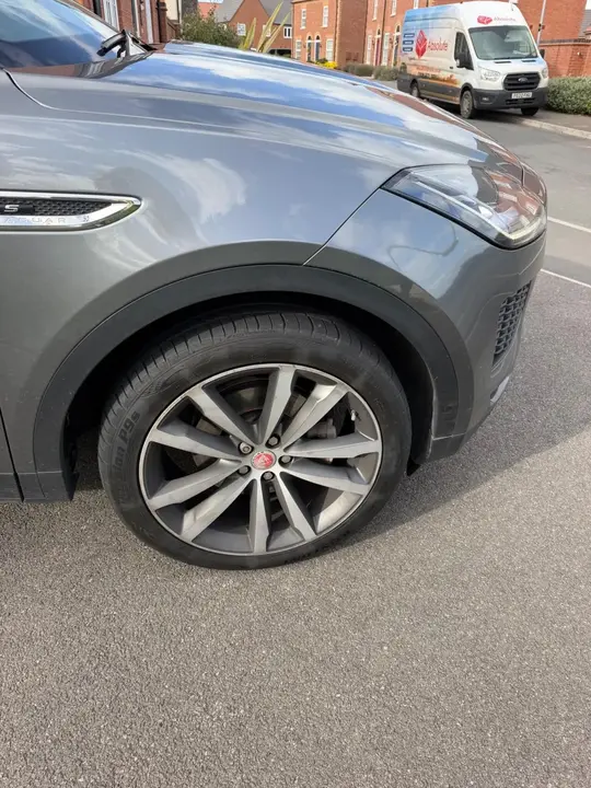 Jaguar E-Pace 2018 photo 5