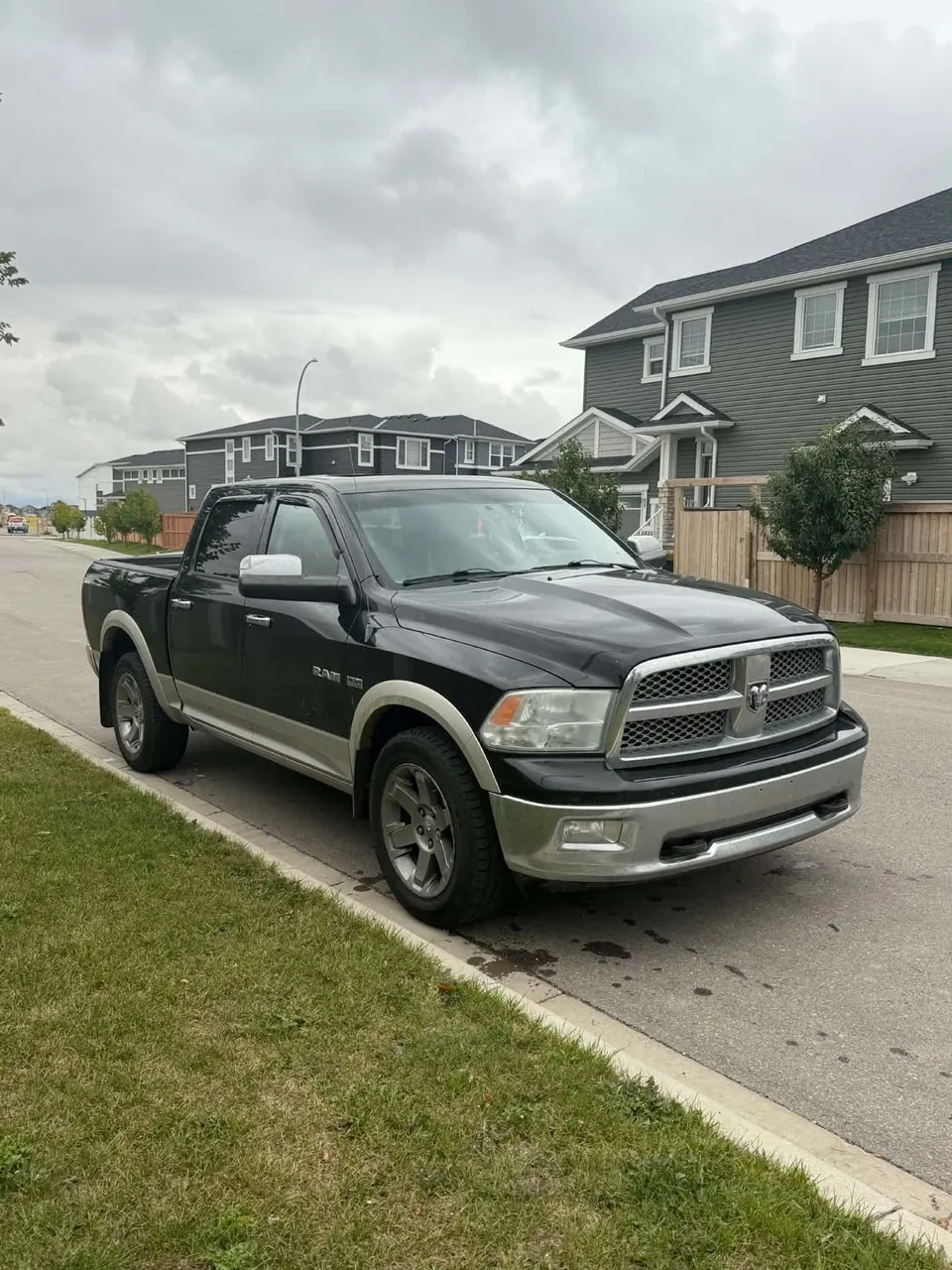 Dodge Ram 1500 2011 photo 2