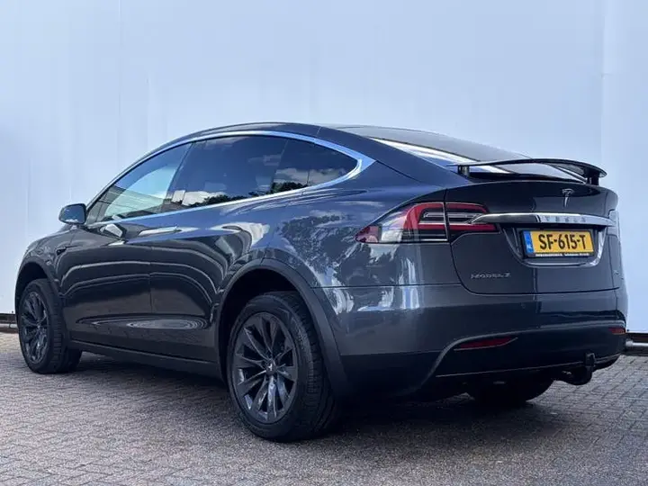 Tesla Model X 2018 photo 2