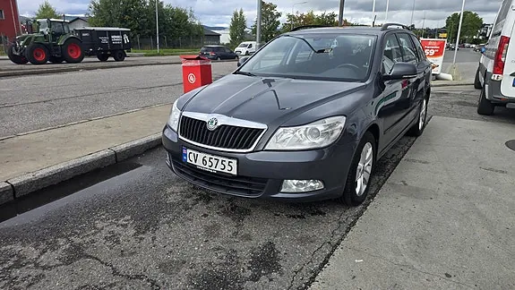 Skoda Octavia 2012 photo 2