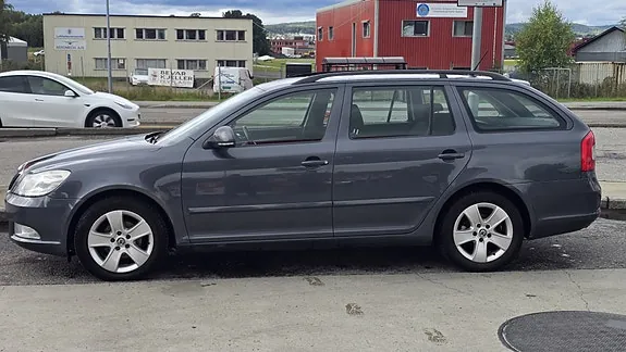 Skoda Octavia 2012 photo 3