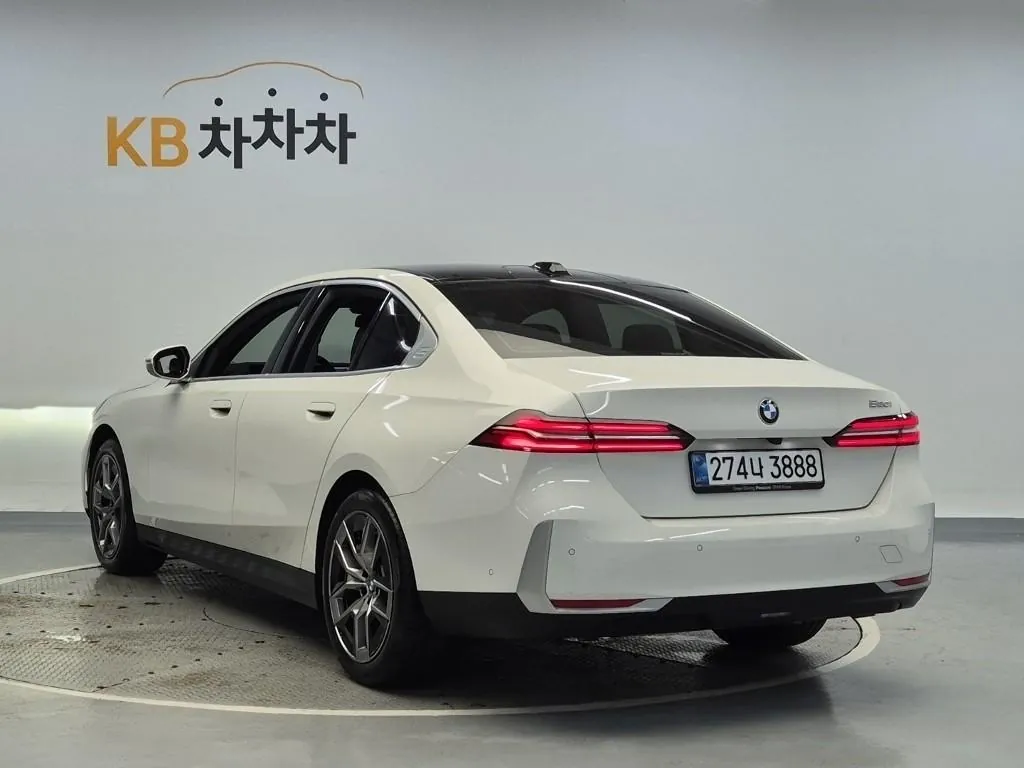 BMW 5 Series 2025 photo 2