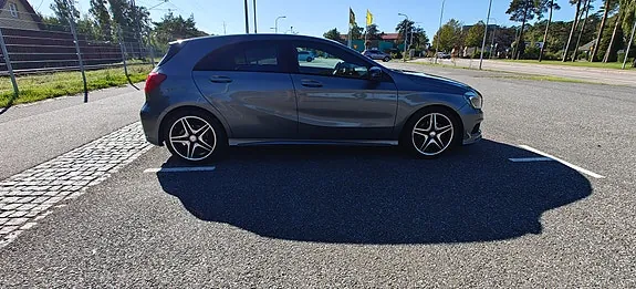 Mercedes-Benz A180 2015 photo 4