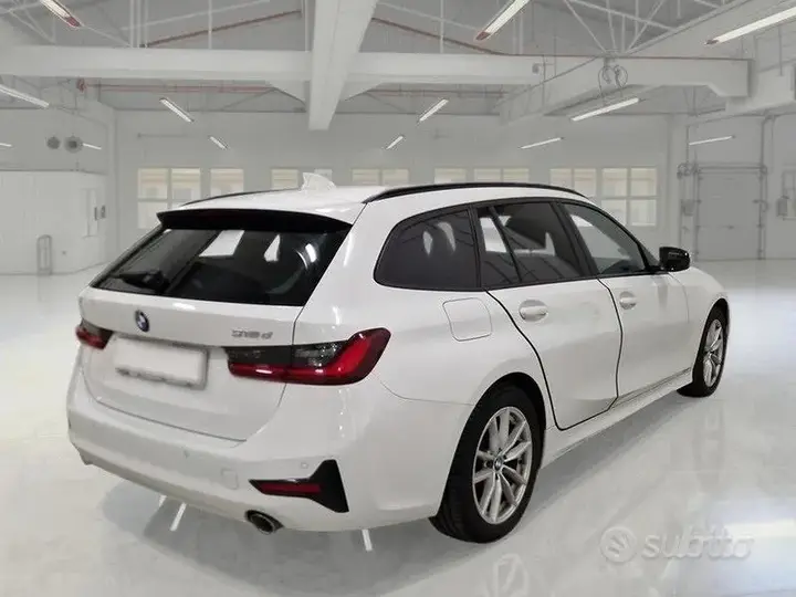 BMW 318 2022 photo 4