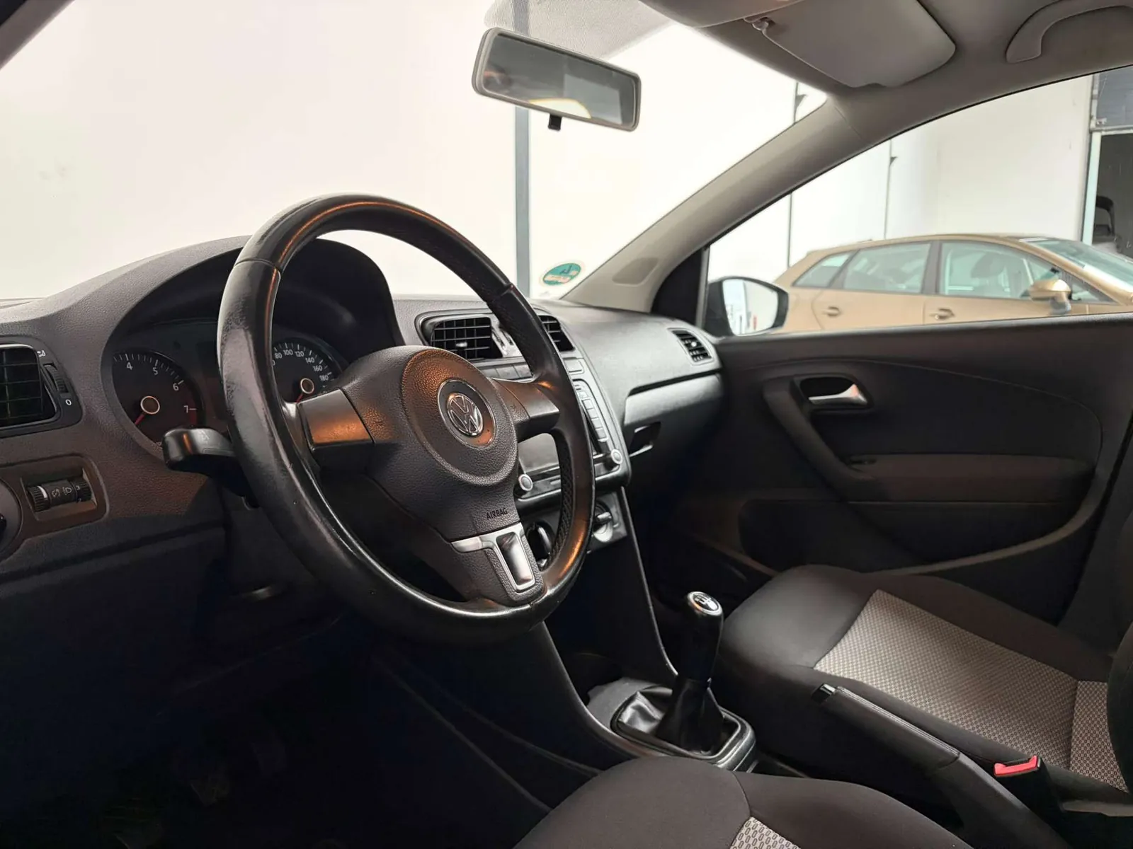 Volkswagen Polo 2012 photo 5