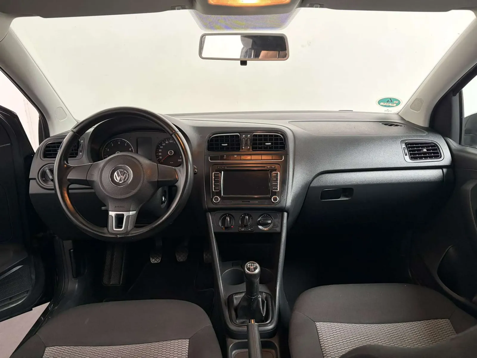 Volkswagen Polo 2012 photo 3