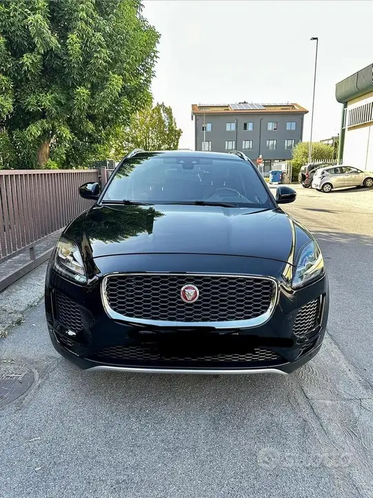 Jaguar E-Pace 2018 photo 2