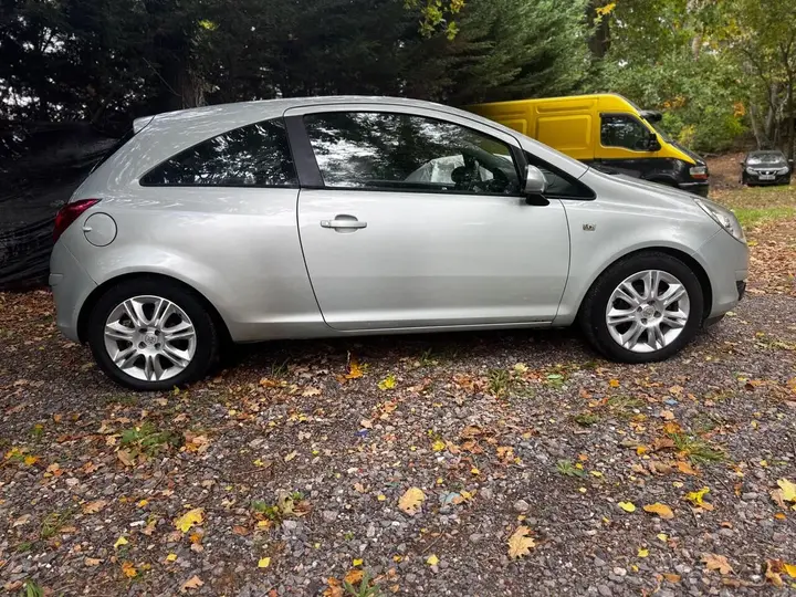 Vauxhall Corsa 2009 photo 3