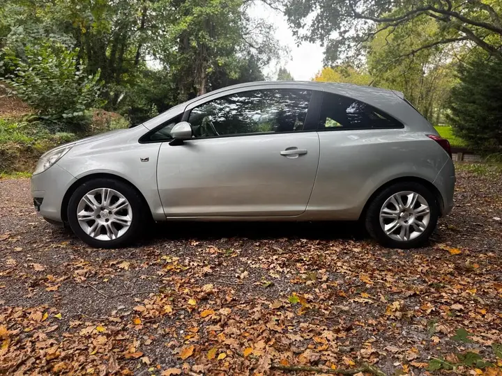 Vauxhall Corsa 2009 photo 2