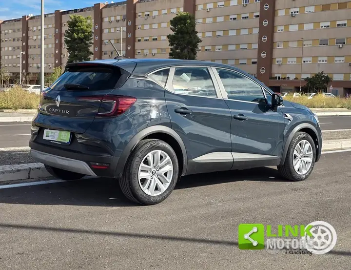Renault Captur 2023 photo 2