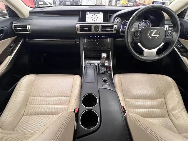 Lexus Is300H 2013 photo 3