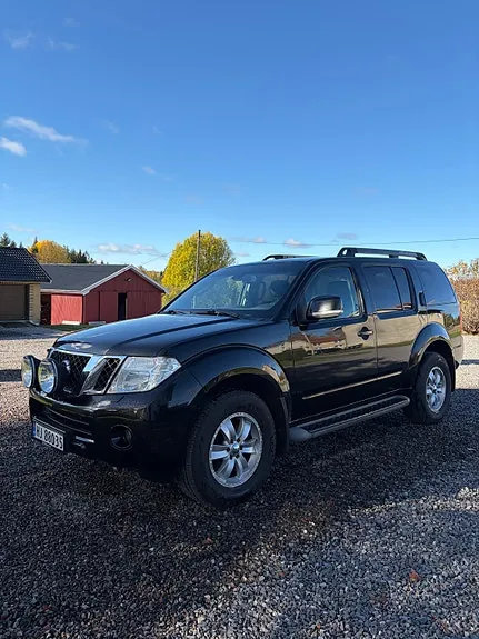 Nissan Pathfinder 2011 photo 2