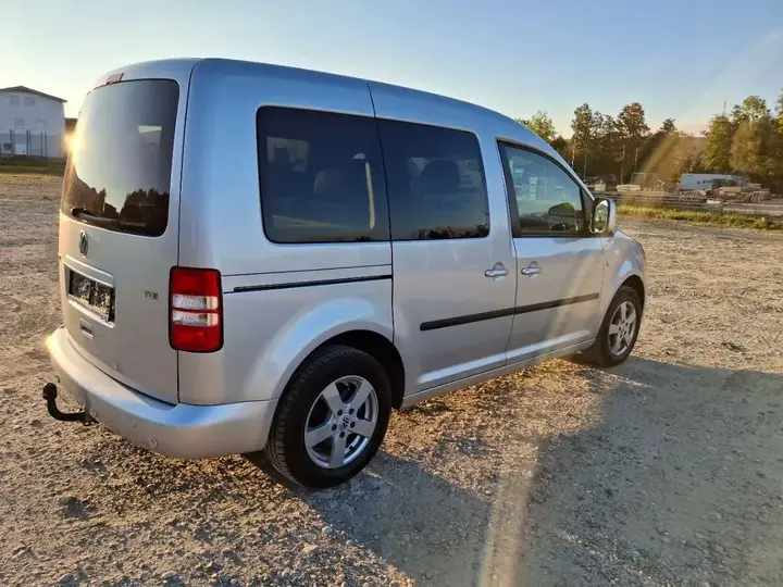 Volkswagen Caddy 2011 photo 2