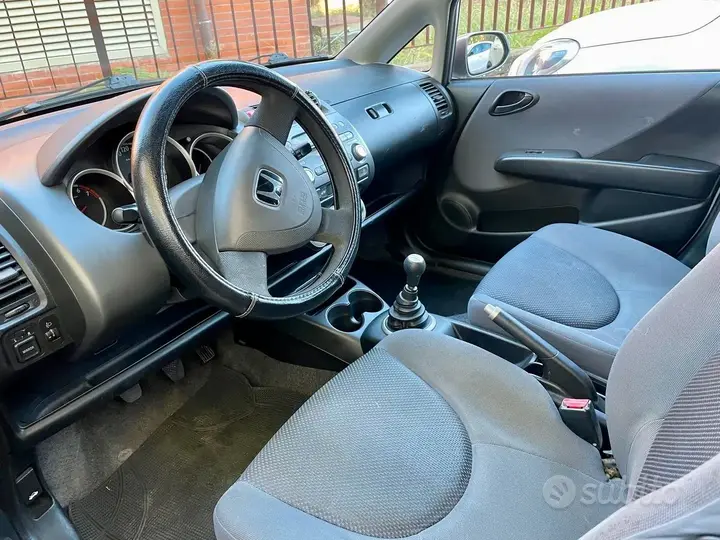 Honda Jazz 2005 photo 2