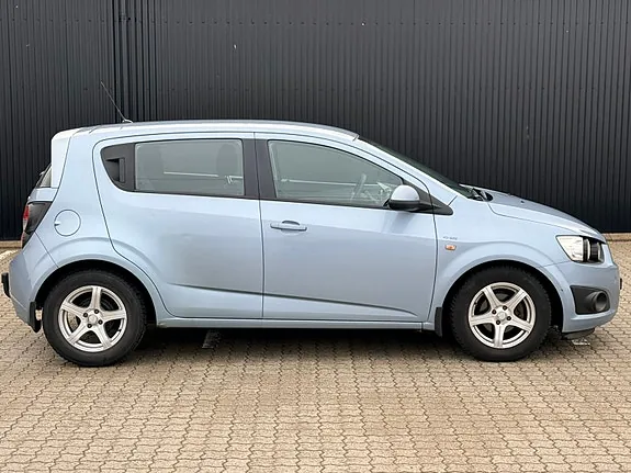 Chevrolet Aveo 2012 photo 3