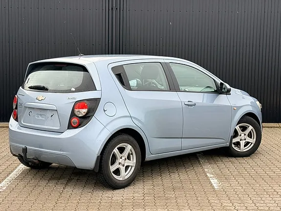 Chevrolet Aveo 2012 photo 4