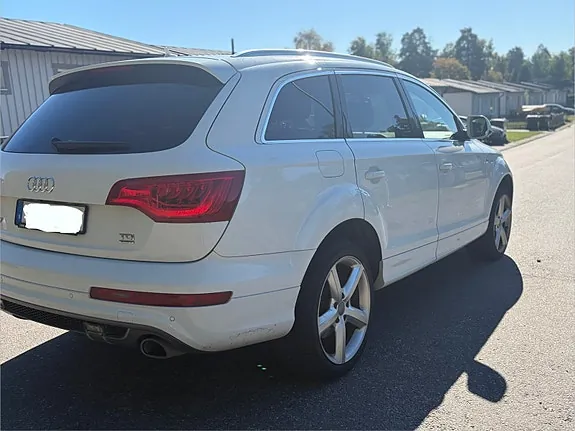 Audi Q7 2015 photo 2