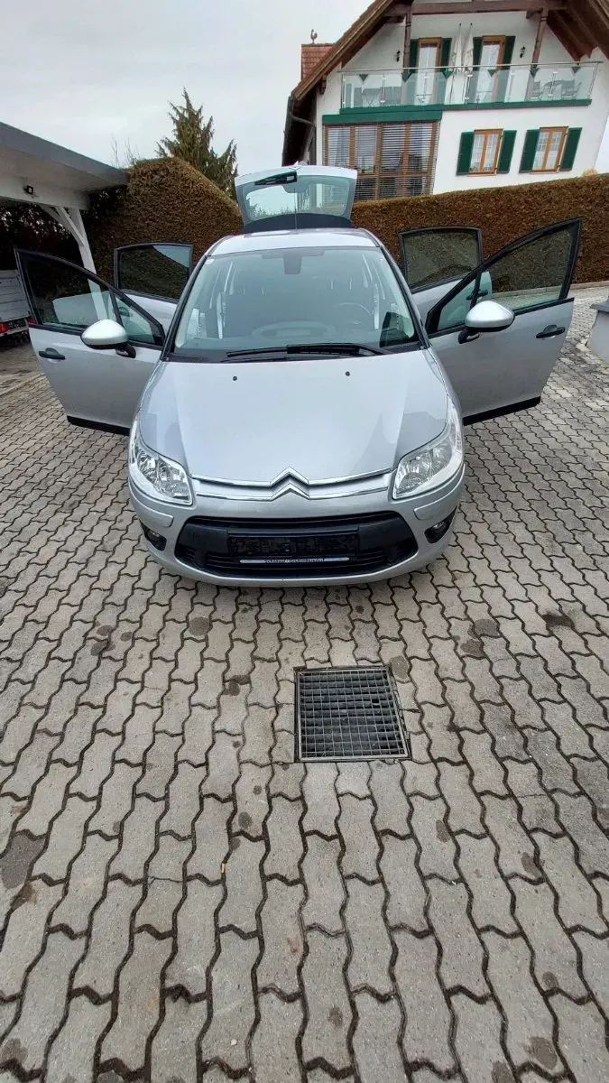 Citroen C4 2009 photo 2
