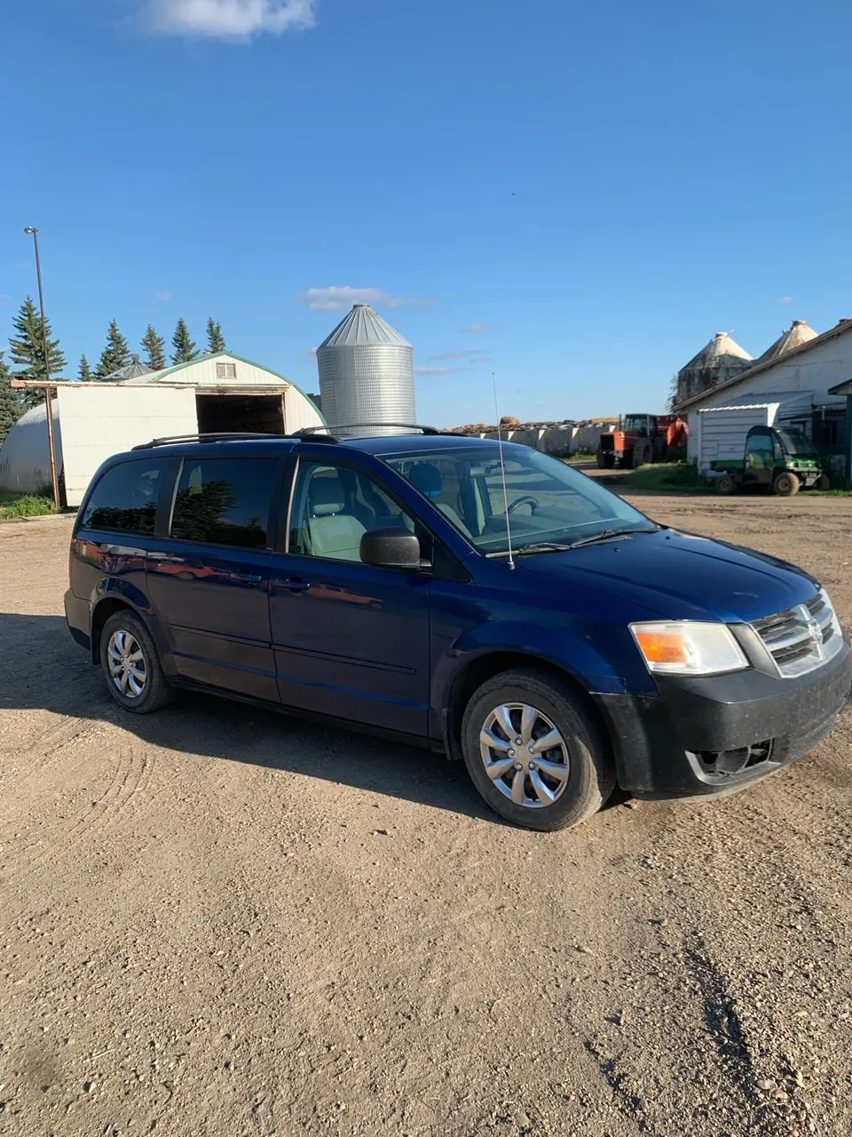 Dodge Grand Caravan 2010 photo 3