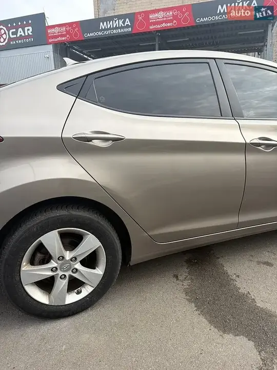 Hyundai Elantra 2013 photo 4