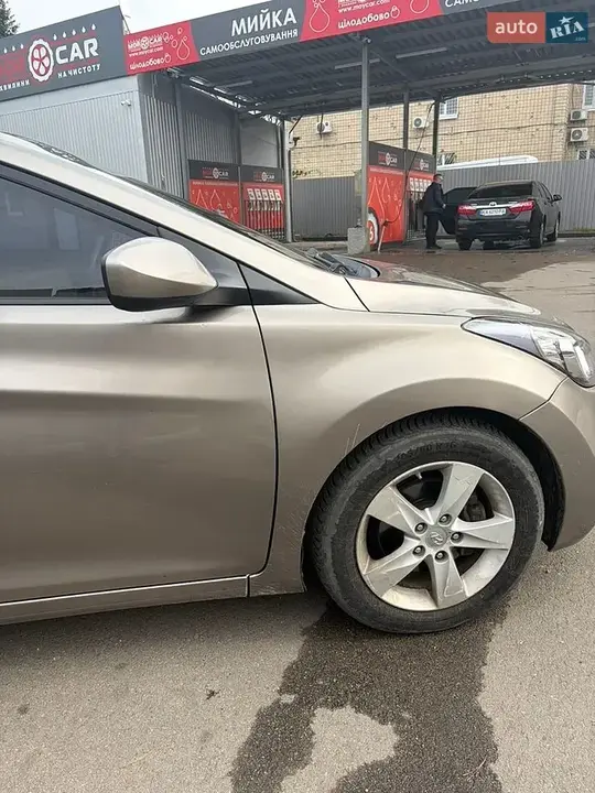 Hyundai Elantra 2013 photo 2
