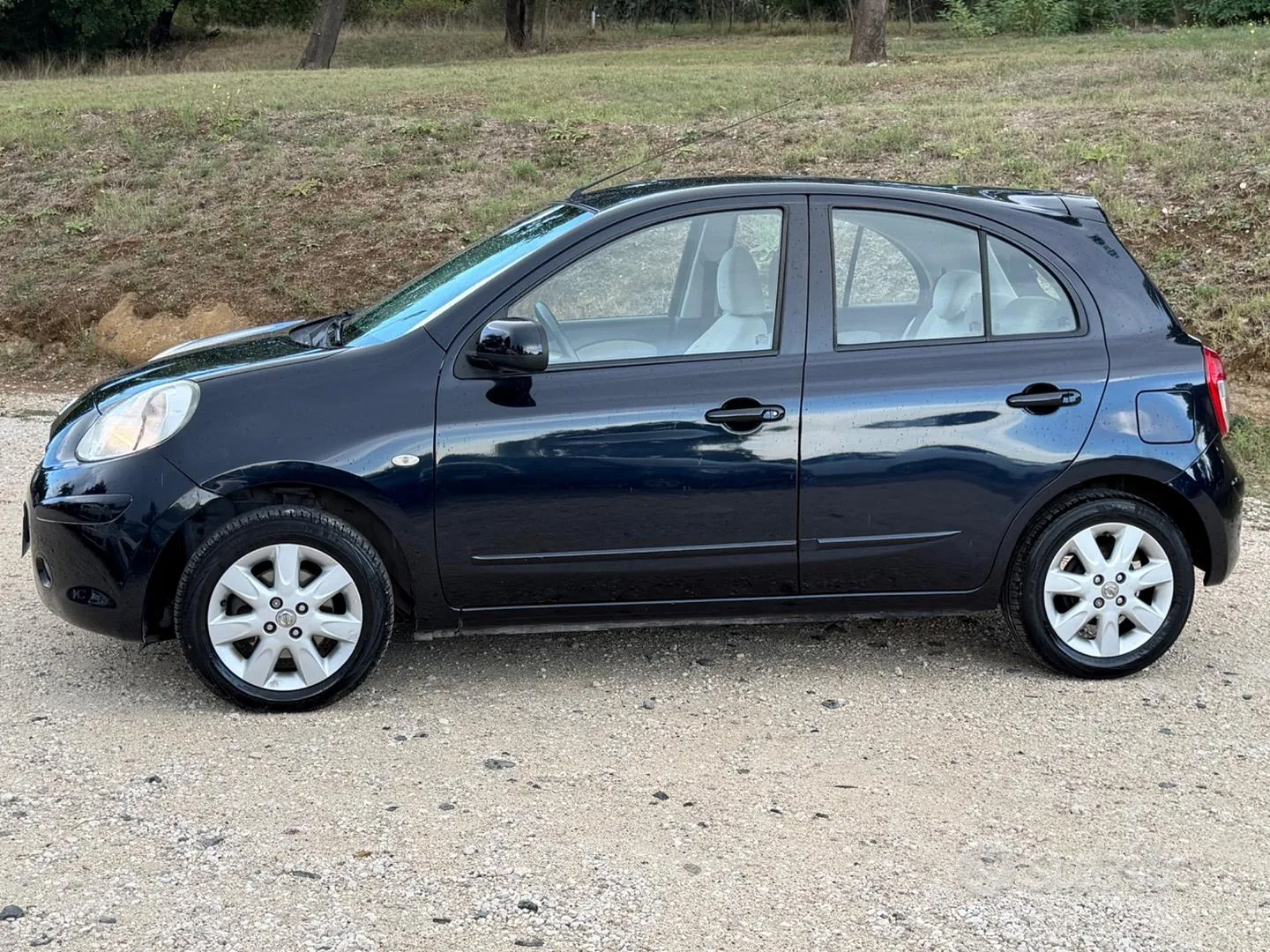 Nissan Micra 2011 photo 4