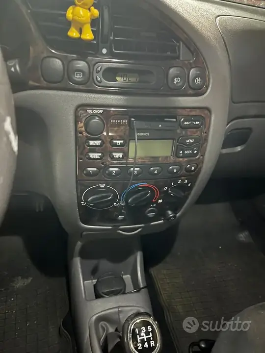 Ford Fiesta 2001 photo 3