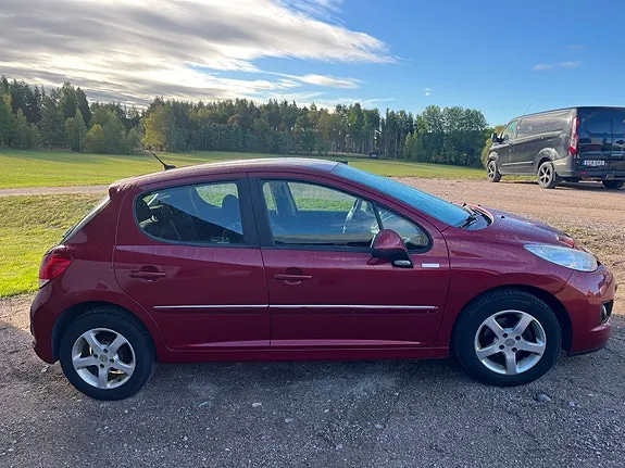 Peugeot 207 2010 photo 4