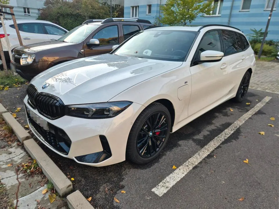 BMW 330E