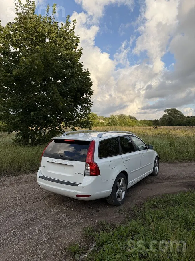 Volvo V50 2011 photo 3