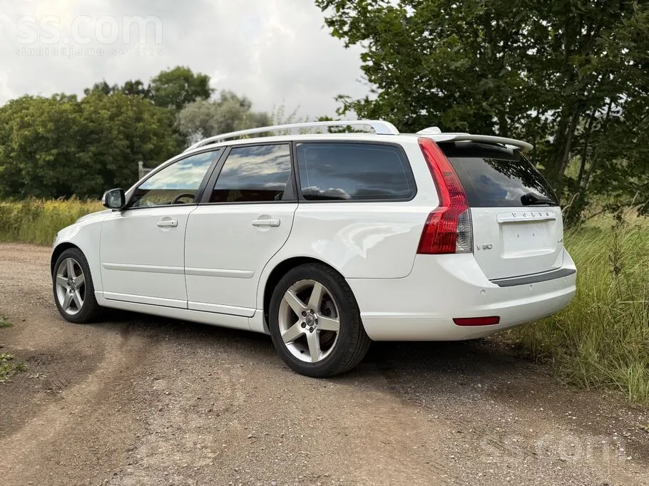 Volvo V50 2011 photo 4