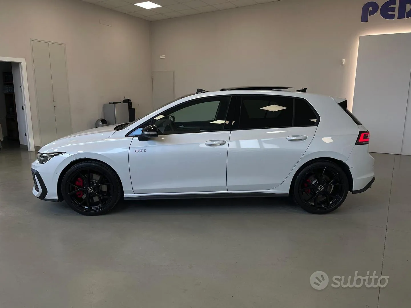 Volkswagen Golf 2025 photo 2