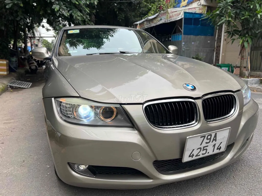BMW 3 Series 2010 photo 2