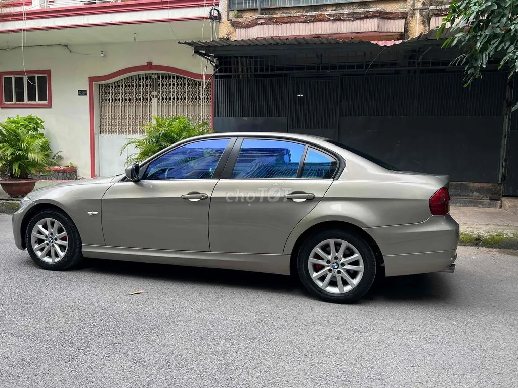 BMW 3 Series 2010 photo 4