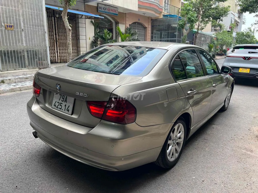 BMW 3 Series 2010 photo 5