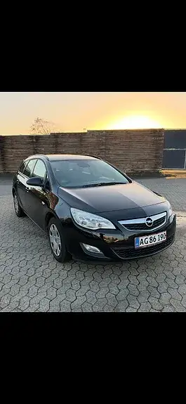 Opel Astra 2011 photo 2