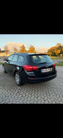 Opel Astra 2011 photo 4